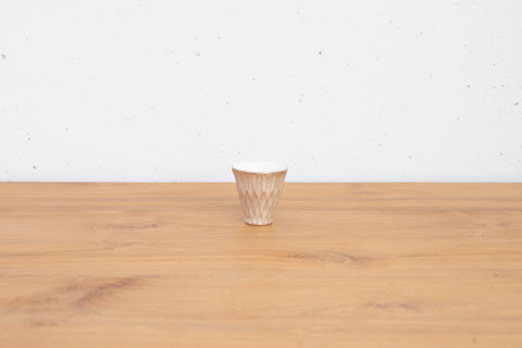 銀彩彫紋茶杯